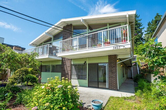 Building Photo - 3421 23rd Ave W Unit 3423B Rental