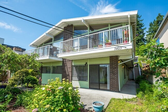 Building Photo - 3421 23rd Ave W Unit 3423B Rental