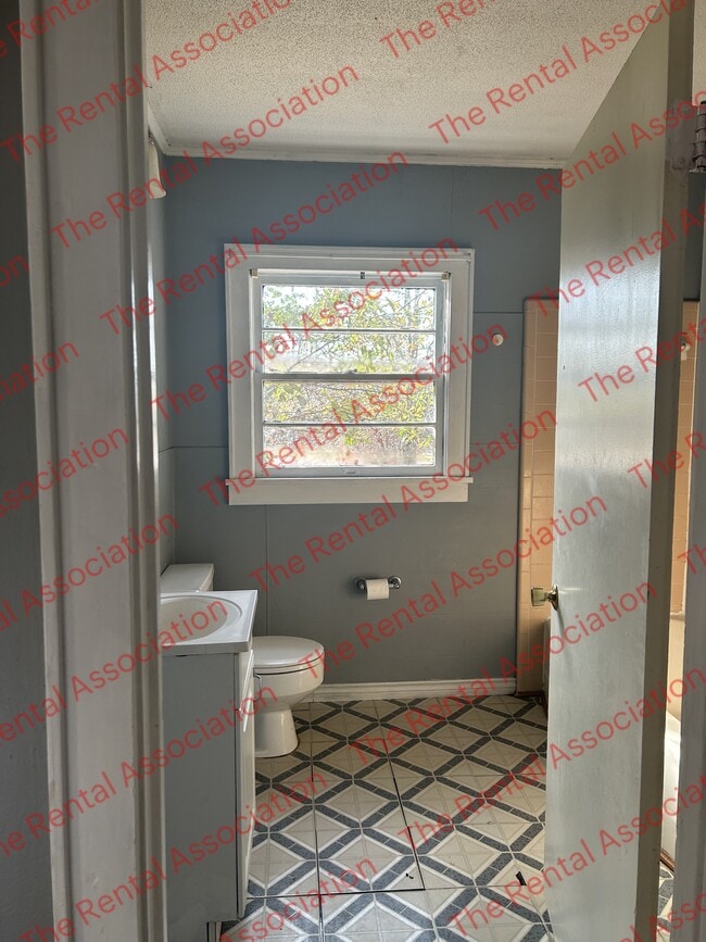 Photo - 1110 Cook St
