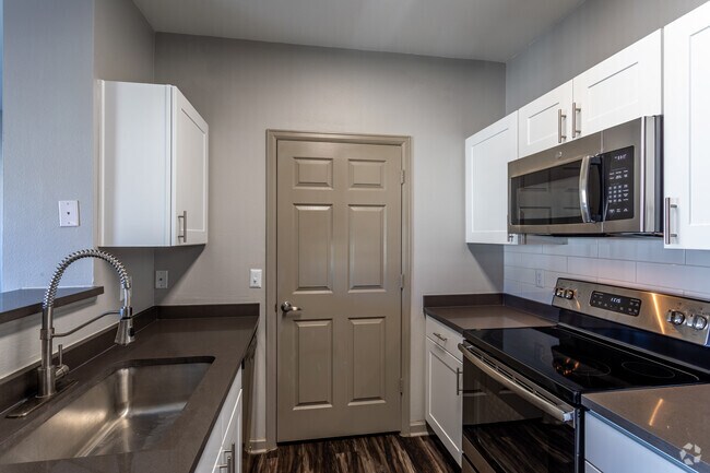 1HAB, 1BA - Broadmoor - Gateway Park