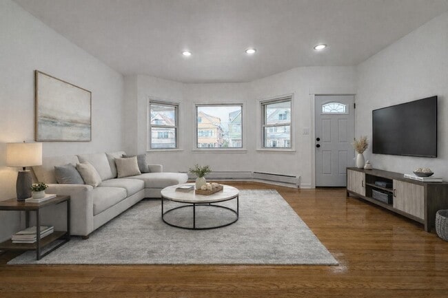 Photo - 136 W 31st St Unit #1