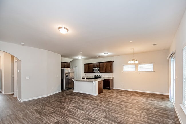 Photo - 428 Hawkeye Ct