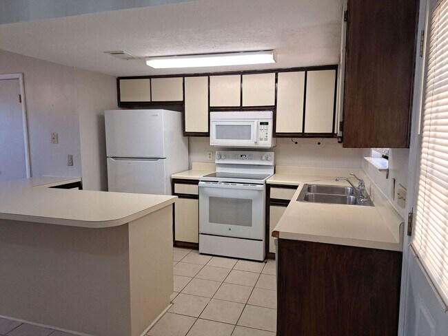 Photo - 4837 S Lakewood Dr