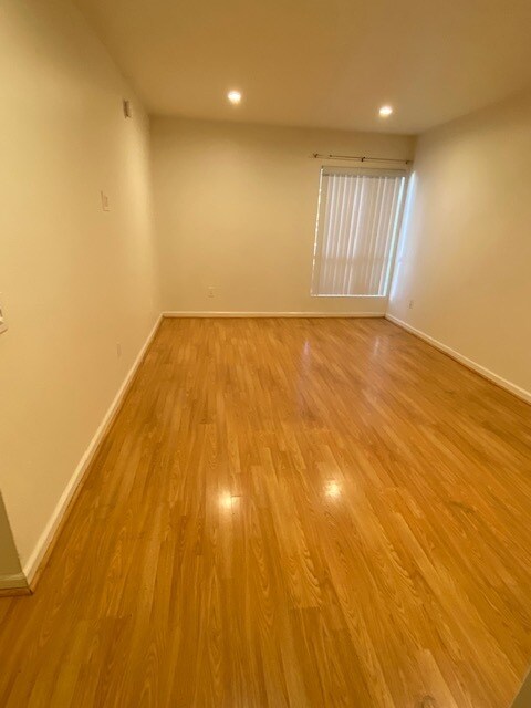 Photo - 10331 Lindley Ave Unit 143