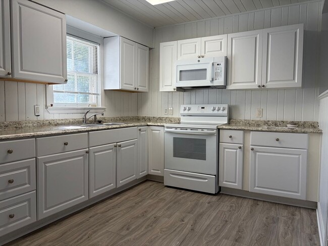 Photo - 1762 32nd St