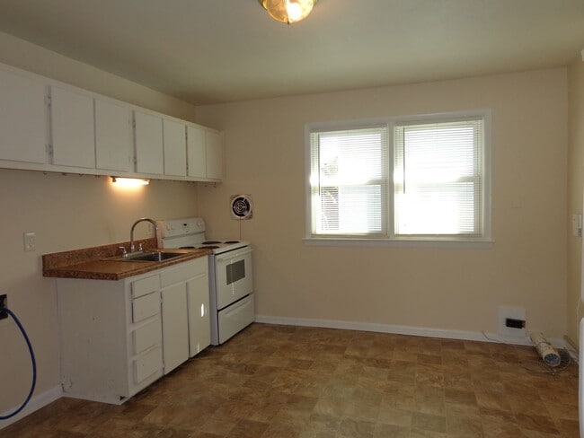 Photo - Coronet4626 Unit #B