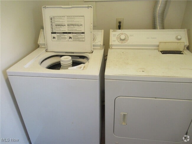 Building Photo - 11635 Ravenna Rd Unit C Rental