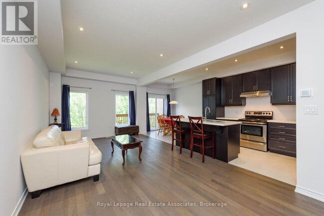 Photo - 3985 Crown St