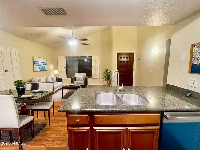 Photo - 861 E Lola Dr