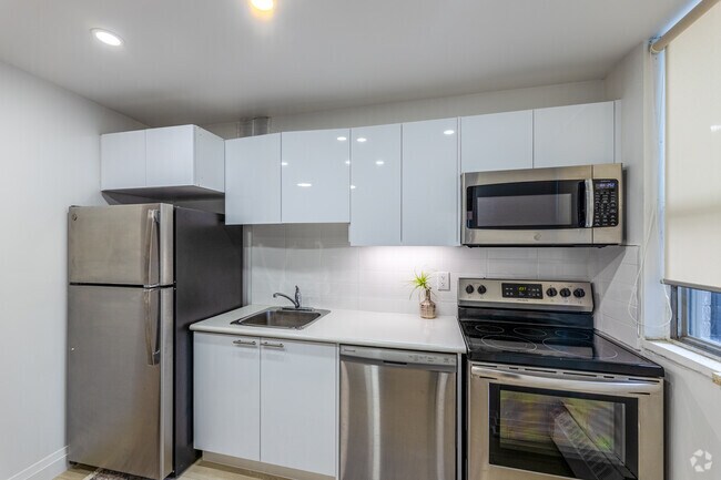 2BR, 1BA - 165 Ontario