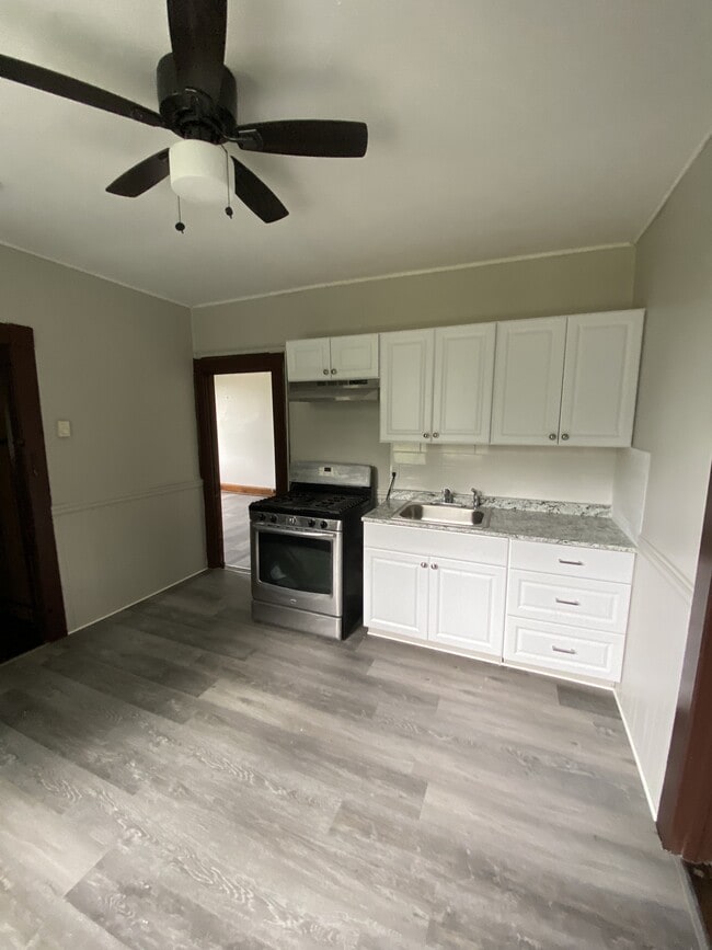 Building Photo - 153 Jubilee St Unit 3