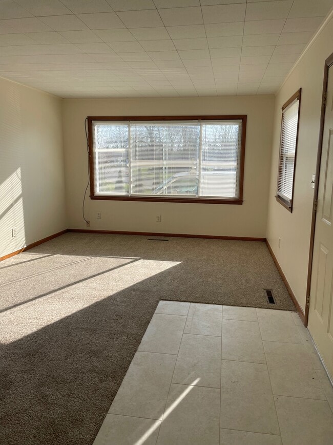 Building Photo - 156 S Chester St Unit 156 S. Chester St.