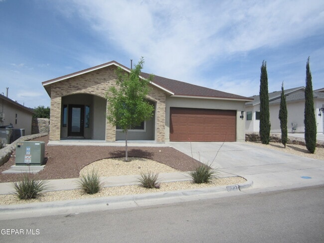 Photo - 323 Malta St