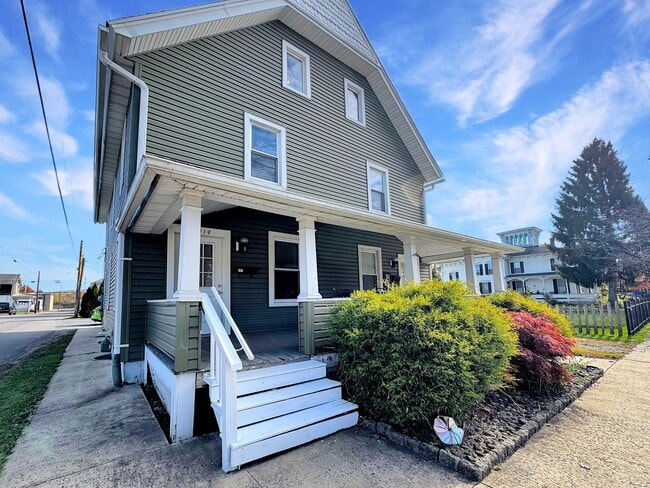 Building Photo - 1312-1314 Dewey Ave Unit 1314