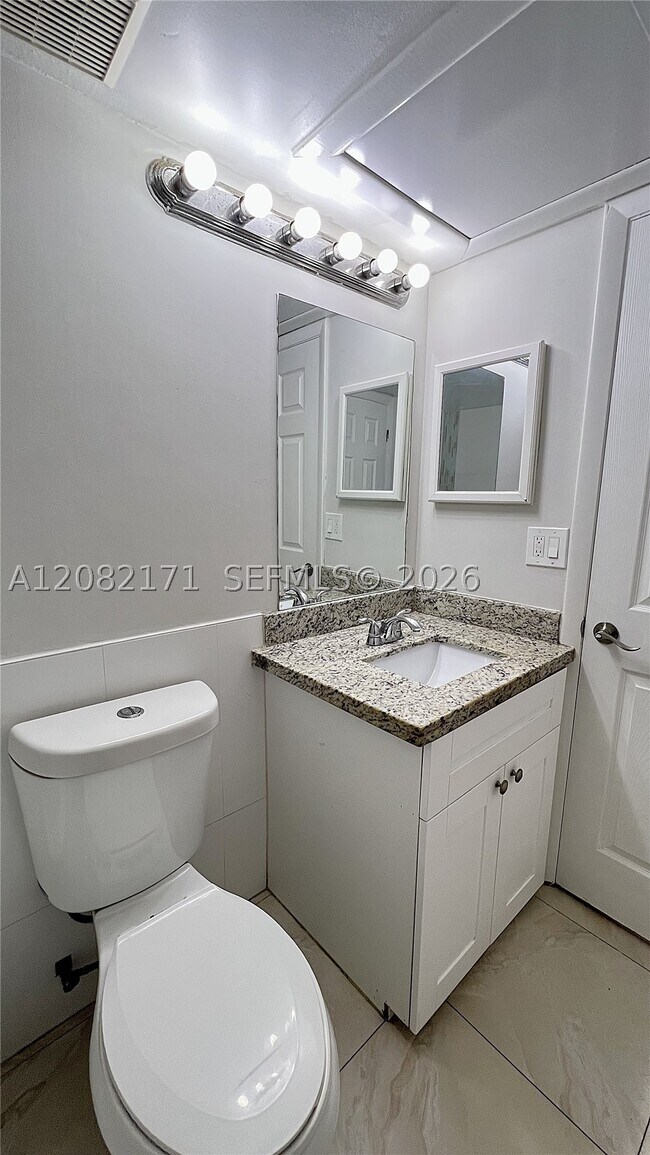 Photo - 2890 N Oakland Forest Dr Unit 204