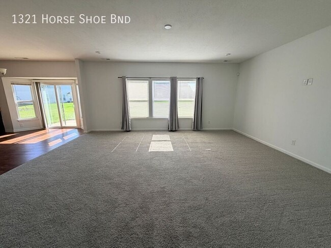 Photo - 1321 Horse Shoe Bnd