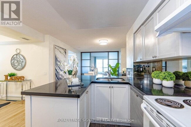 Photo - 21 Hillcrest Ave Unit 209