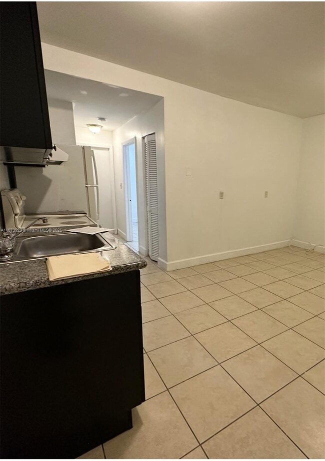 Photo - 985 SW 5th St Unidad 1