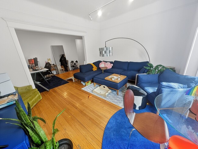Photo - Very Spacious 2 BR/1 BA in Wrigleyville Unit 3815W-1W