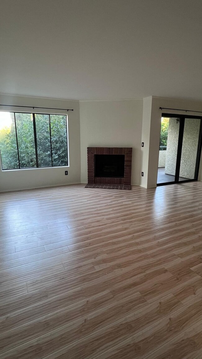 Photo - 3544 S Centinela Ave Unidad 205