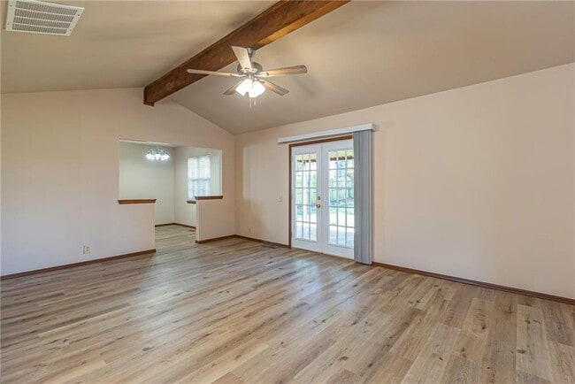 Photo - 904 Oakwood Dr