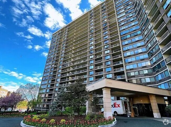 Building Photo - 2 Bay Club Dr Unit 8Y Rental