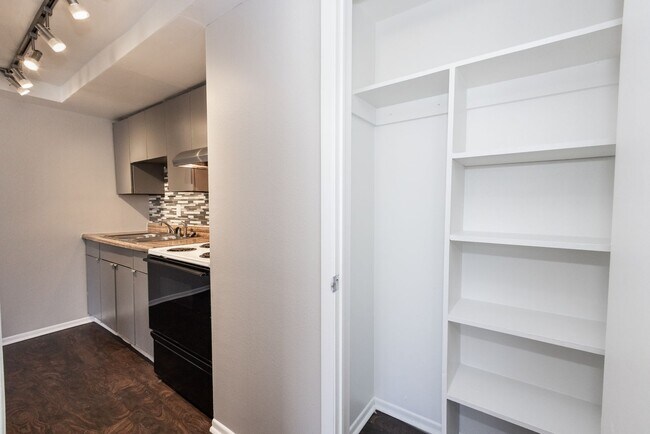 Photo - 809 N Dexter St Unit 201