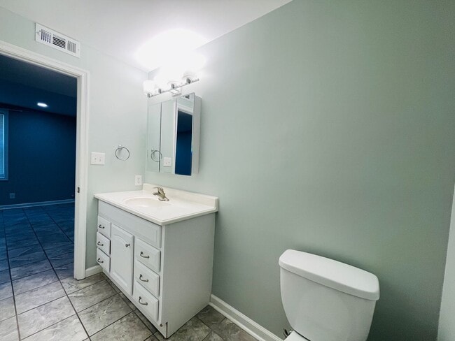 Photo - CHARMING CONDO IN STAFFORD!