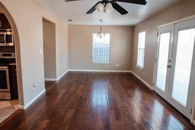 Photo - 203 Avondale St