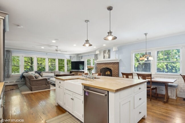 Photo - 645 N Park Blvd