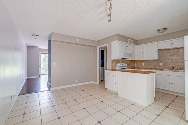 Photo - Sanctuary Near Downtown Nashville (MOVE IN SPECIAL!)