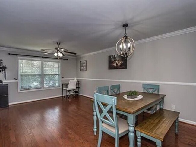 Photo - 450 Laurel Mist Ln