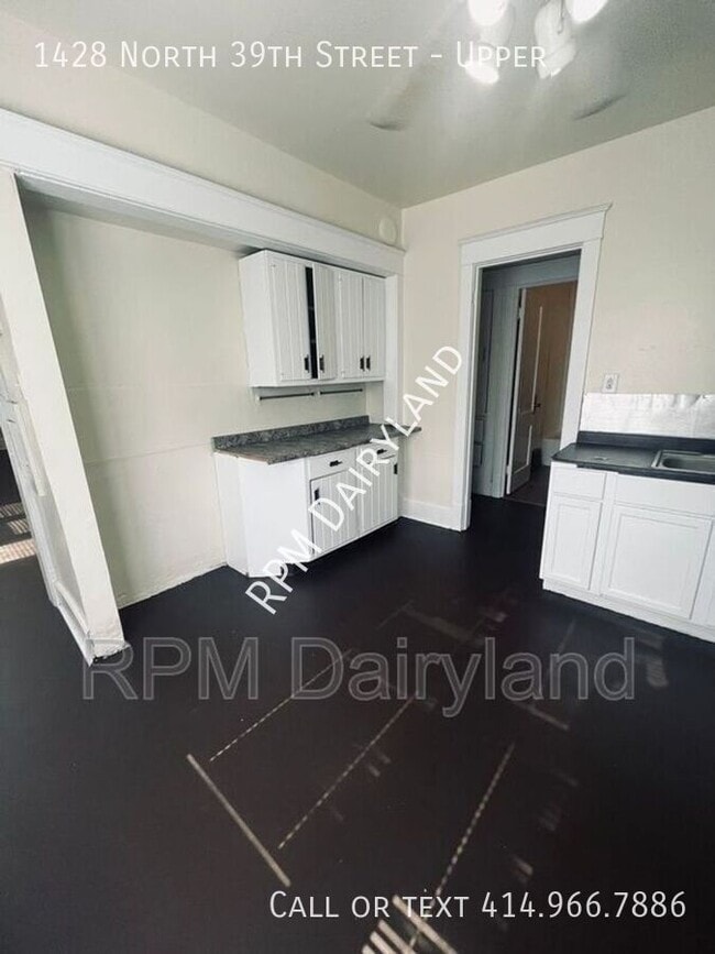 Photo - 1428 N 39th St Unit Upper