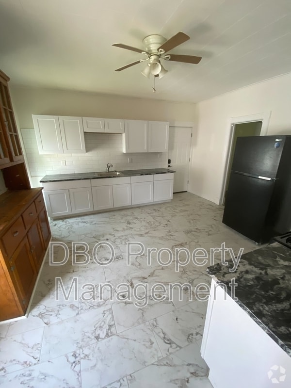 Building Photo - 28 Pulaski St Rental