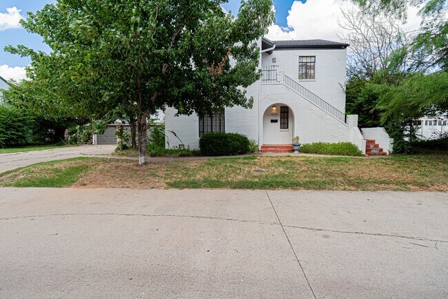 Photo - 1824 Carey Pl