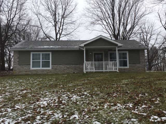 Single level home in pretty neighborhood - 1190 Ross Ave House