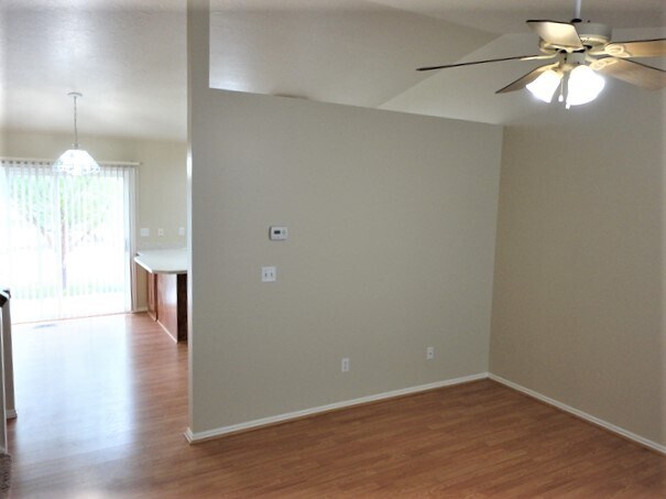 Photo - 859 W 2005 N