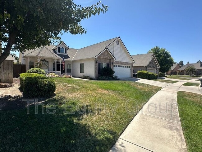 Building Photo - 6227 W Oak Ave