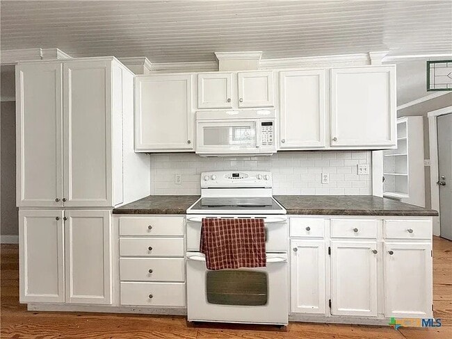 Photo - 462 Flatrock Dr