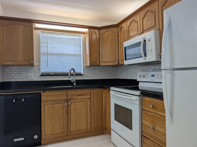 Photo - 21915 Lake Forest Cir Unit 206