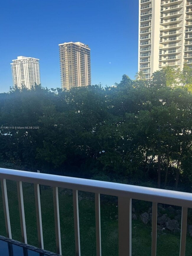 Photo - 19601 E Country Club Dr Unidad 7308