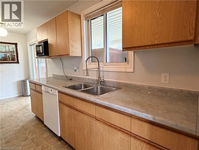 Photo - 259 Camille Crescent