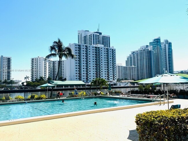 Photo - 1000 Parkview Dr Condo Unit 605