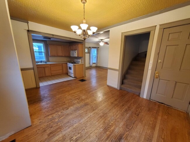 Building Photo - 333 Meigs St Unit 333 Meigs St #2 rear