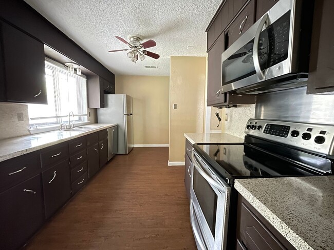 Photo - 1409 Farhills Dr