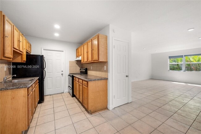 Building Photo - 608 SW 16th Ave Unit B