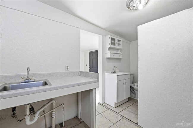 Photo - 8516 Hendrix Ave Unit 3