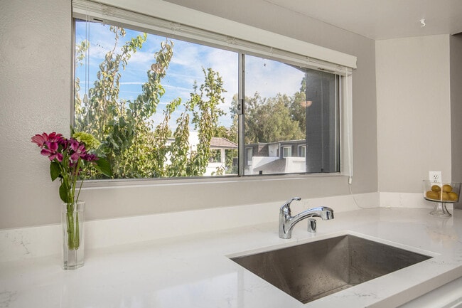 Photo - 3709 Summershore Ln