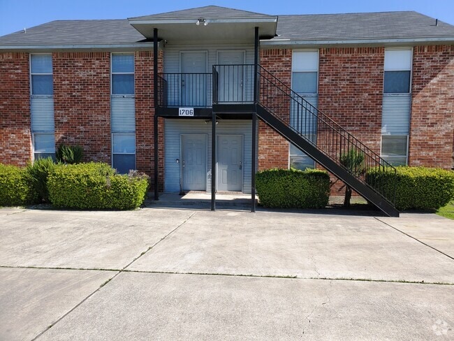 Building Photo - 1706 Windward Dr Unit D Rental