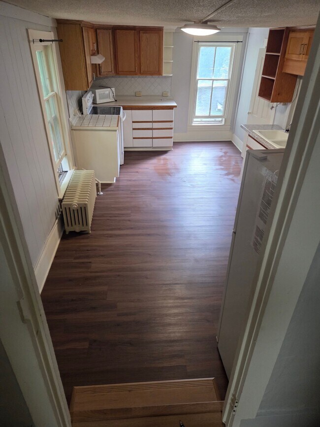 328 E 4th St Unit 3